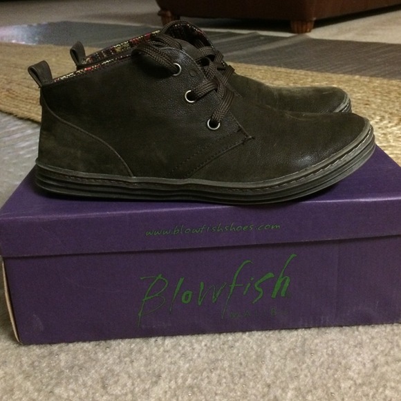 Blowfish Shoes - Brand new brown blowfish suede booties