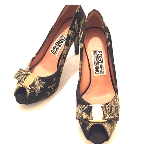 💯Authentic Ferragamo Brocade High Heels
