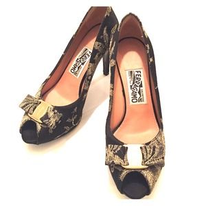 💯Authentic Ferragamo Brocade High Heels