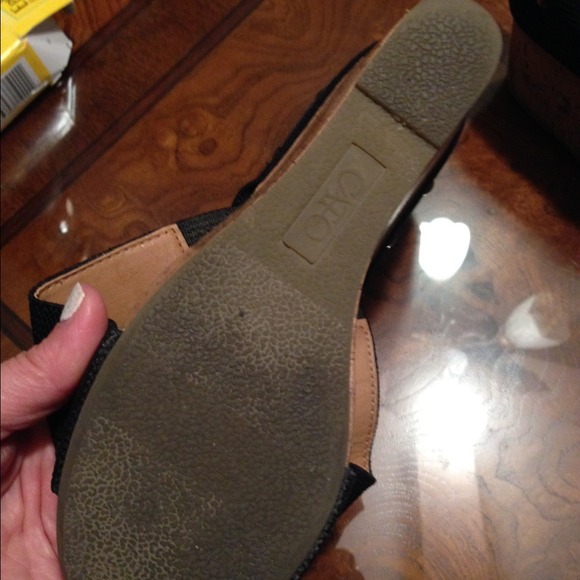 Shoes - Picture 2 of 4