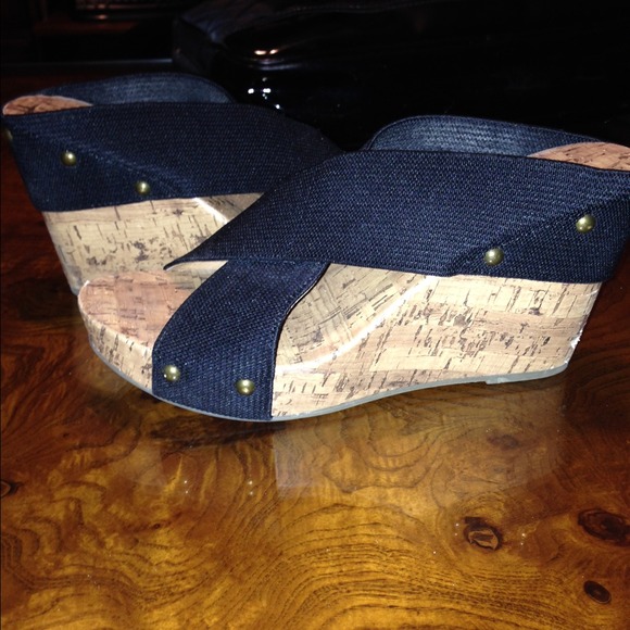 Shoes - Picture 3 of 4