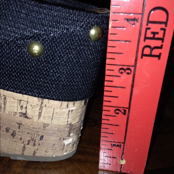 Shoes - Picture 4 of 4