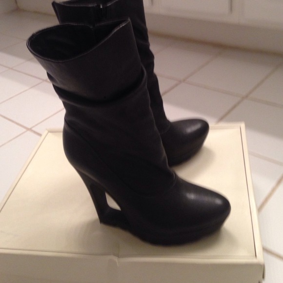 BCBG Ma-Hadley Boots