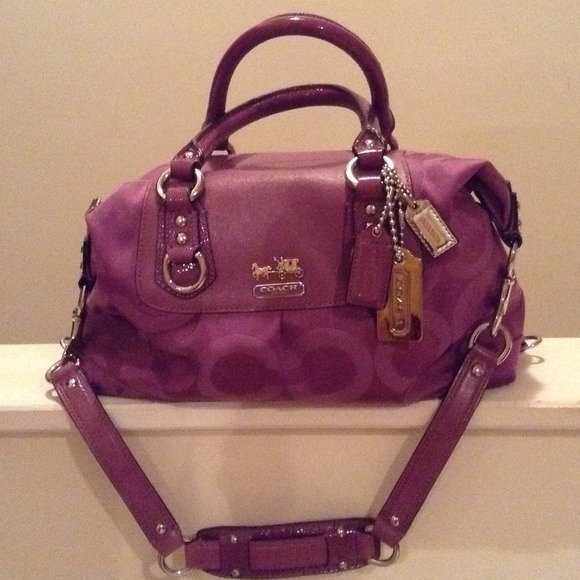 Small signature Coach. ( NO TRADING) 💘💘💘