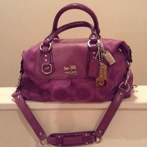 Small signature Coach. ( NO TRADING) 💘💘💘