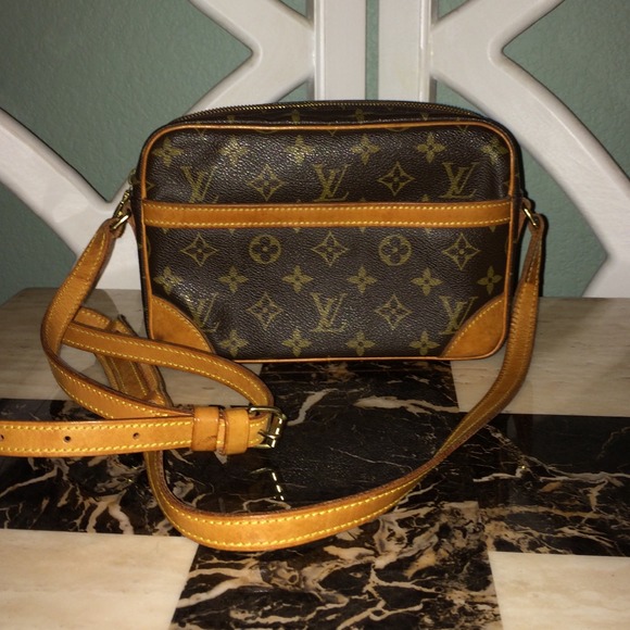 💯% Authentic Louis Vuitton Trocadero 24