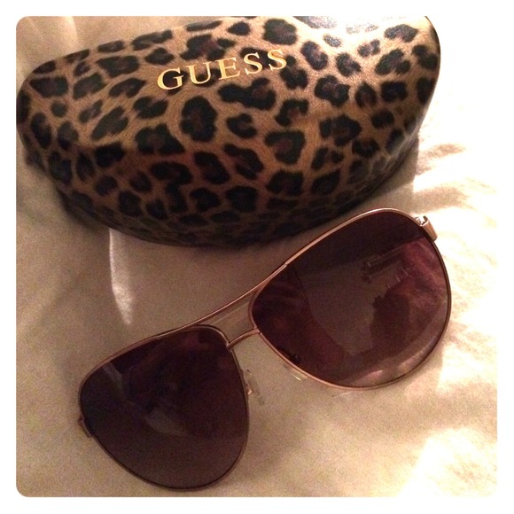 Guess rosegold aviator glasses