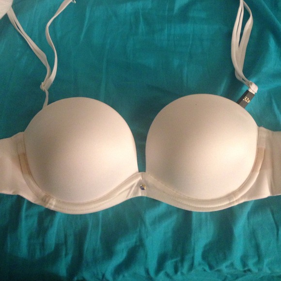 Strapless white bra with straps