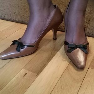 More pics!! Brown low heel