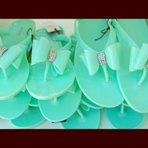 🎀 EXPRESS Tiffany Blue Ribbon Flip Flops 🎀