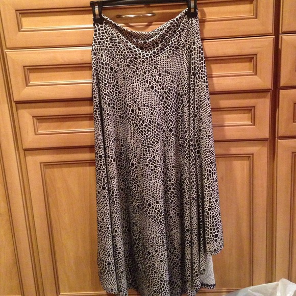Hi low black and white skirt