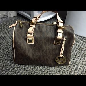 Michael Kors Grayson Medium Satchel