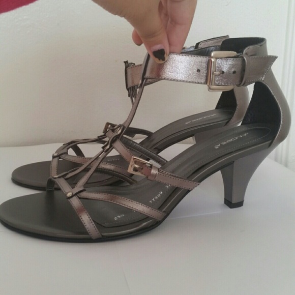 New black/grey heels