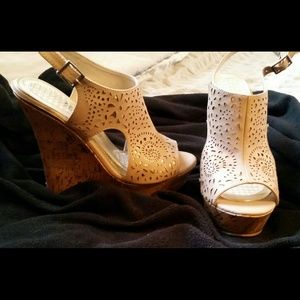 Nude and gold wedges