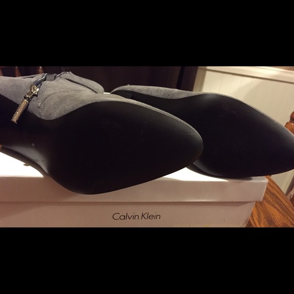 NIB Calvin Klein grey suede booties - Picture 4 of 4