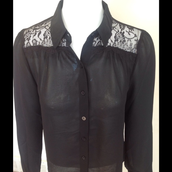 Lace Top ๐ - Picture 3 of 4