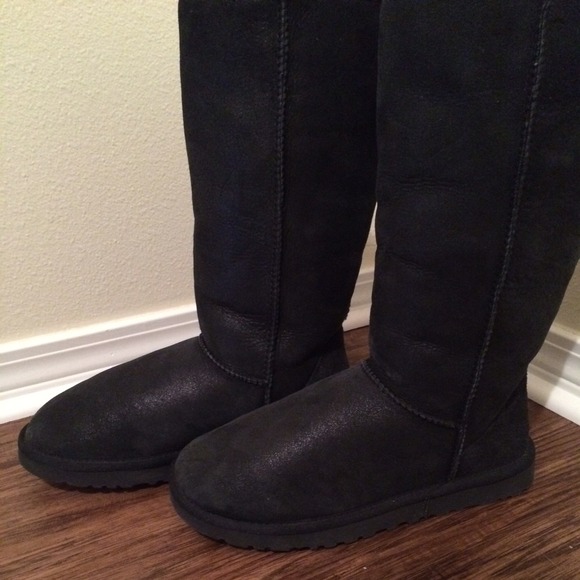 🔴Sold🔴Black UGG with little shine🅿️🅿️ - Picture 3 of 4