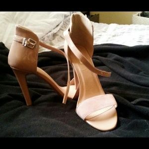 SALE!!!! Nude heels