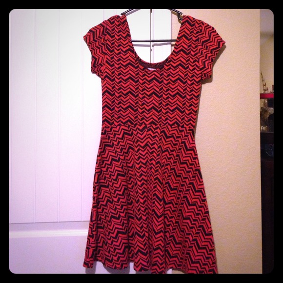 Derek ❤️ dress! - Picture 1 of 1