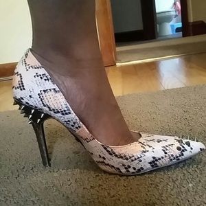 New pics!!! Spiked snake design  heels