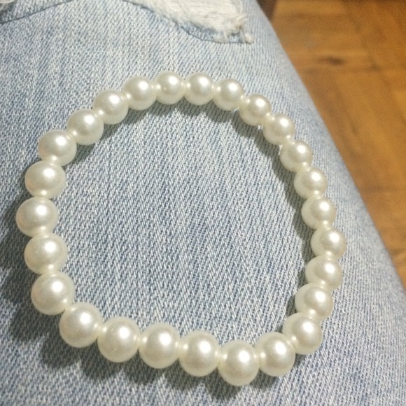 Pearlesque Beaded Bracelet - Picture 1 of 3