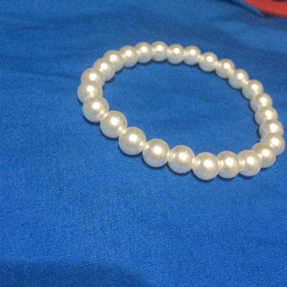 Pearlesque Beaded Bracelet - Picture 2 of 3