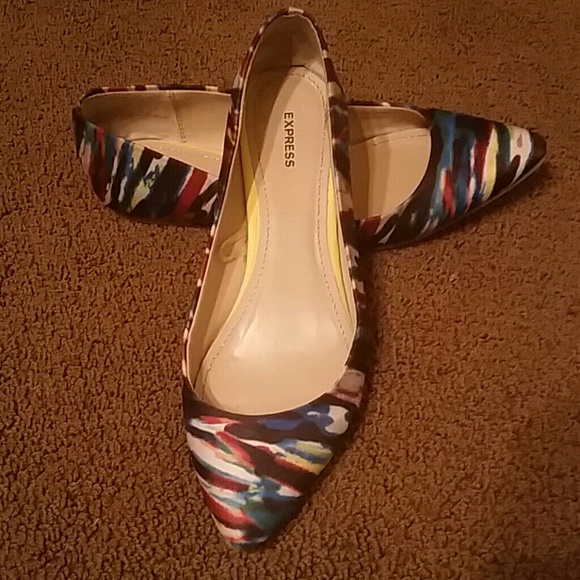 SALE!!!  Express flats