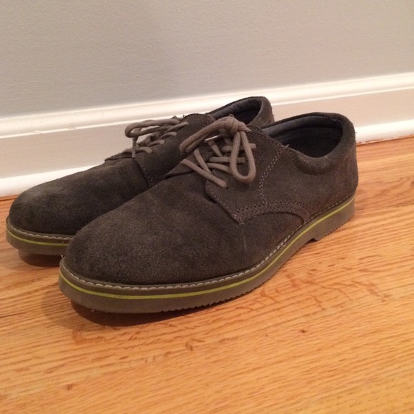 Tucker Tate grey suede dress shoes.