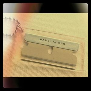 (BUYING) MARC JACOBS RAZOR BLADE NECKLACE