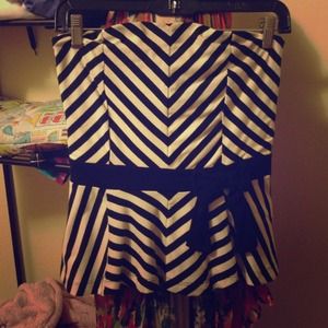 Super cute! Strapless top with chevron pattern!