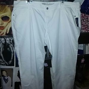 White Boyfriend Capri Jeans 18 plus size
