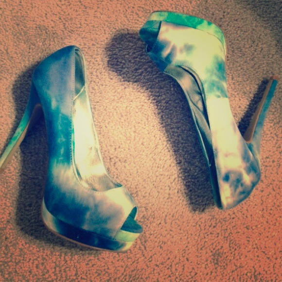 BRAND NEW tie-dye blue, green, white high heels!