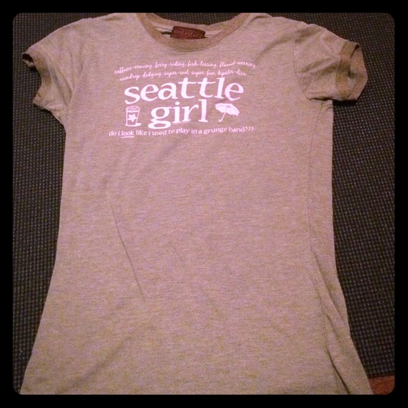 SEATTLE GIRL beige t-shirt