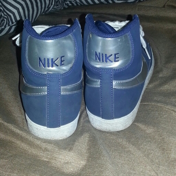 Navy blue Nike hightop Blazers - Picture 3 of 4