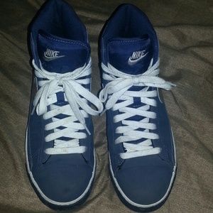 Navy blue Nike hightop Blazers