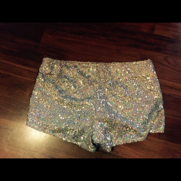 ***SOLD*** Silver sequin shorts!