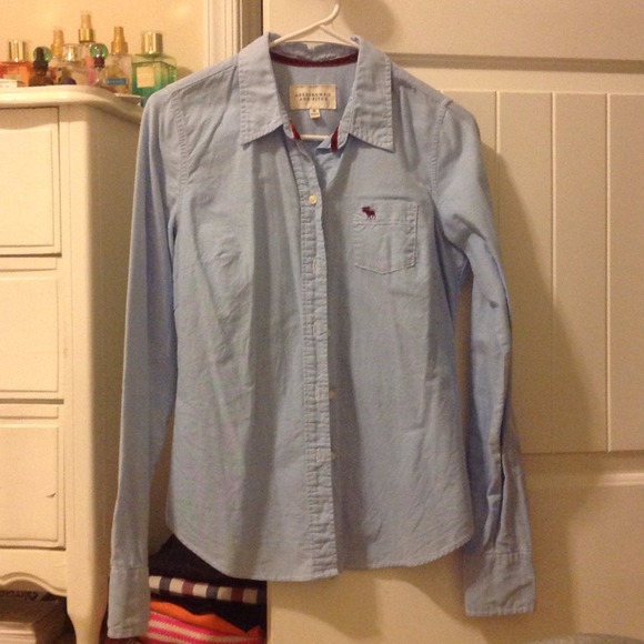 Abercrombie & Fitch Tops - Abercrombie & Fitch chambray medium shirt button