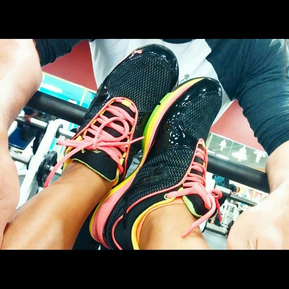 Women's PUMA RUNNING SHOES