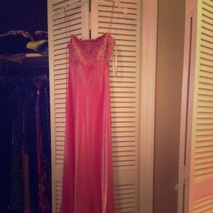 Formal dress. Ties in back