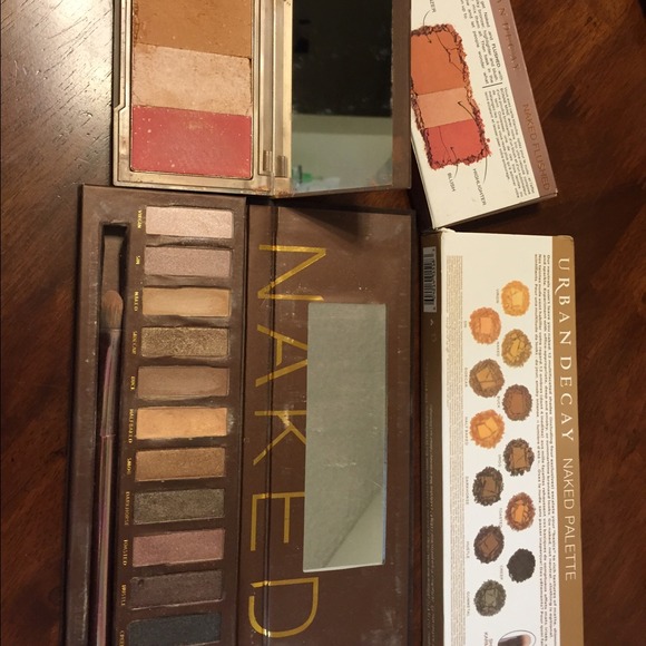 Naked flushed and eyeshadow pallet