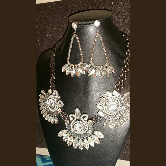 Statement necklace & earring set