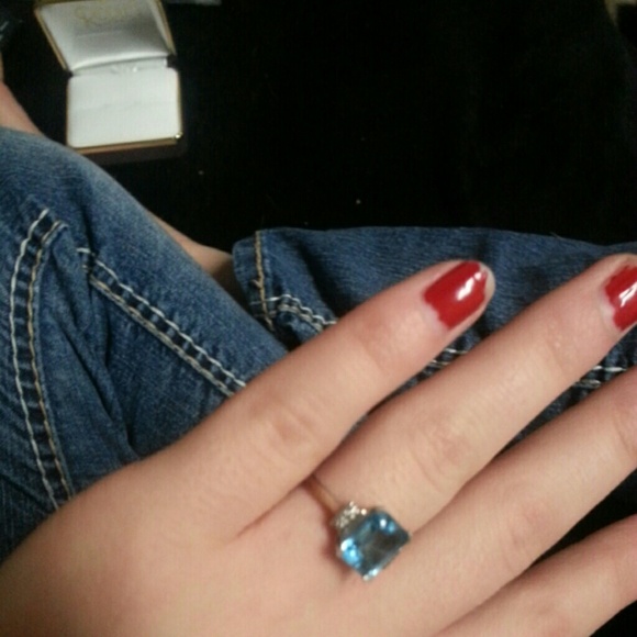 Ring - Picture 2 of 4