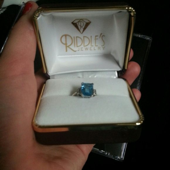 Ring - Picture 3 of 4