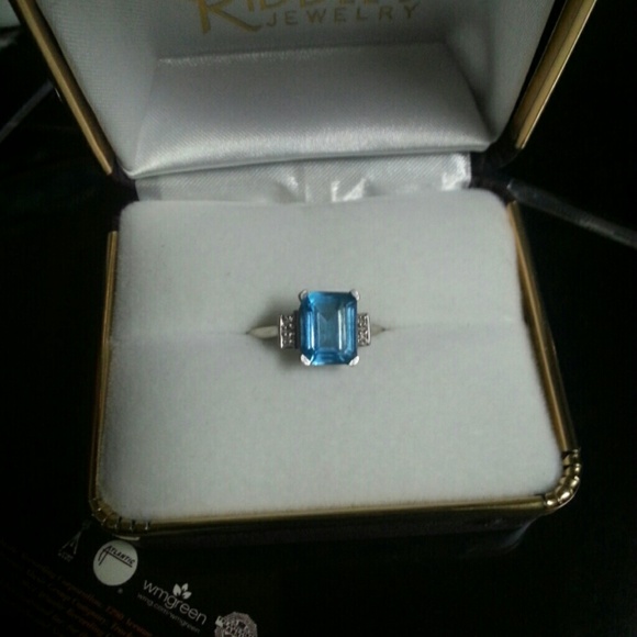 Ring - Picture 4 of 4