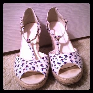Floral F24 wedges 8.5