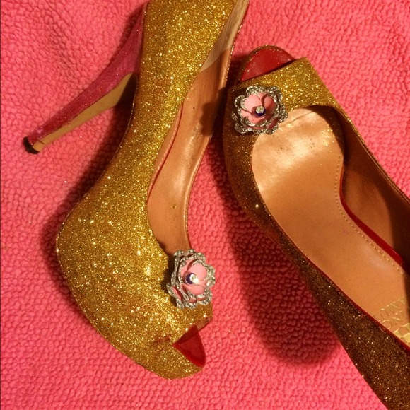 Gold glitter heels!