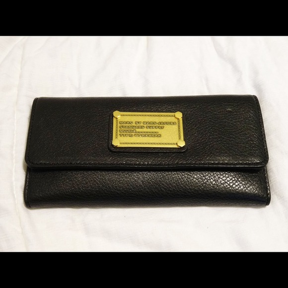 Classic Q - Long Trifold Wallet