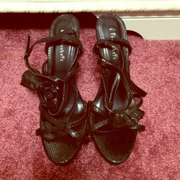 Fahrenheit black rose heels