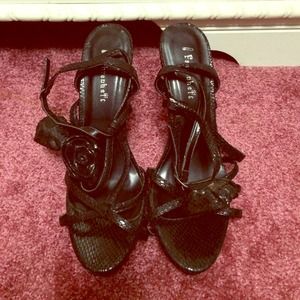 Fahrenheit black rose heels