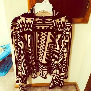 Tribal sweater 😍